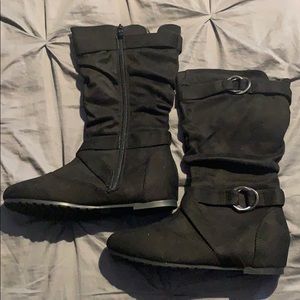 Women’s black slouch boots